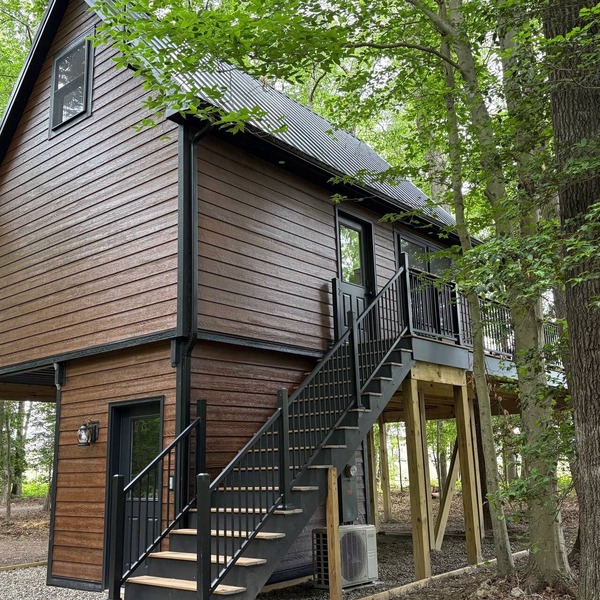Luxury Treehouse with Large Deck