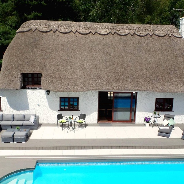 Luxury villa for 22 people with pool, jacuzzi, large garden and private pub!