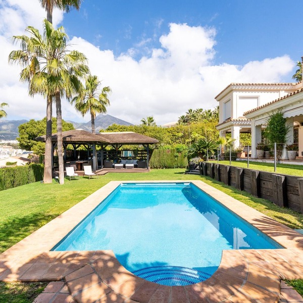 'Luxury Villa Larios Torrequebrada' with Sea View, Pool & Wi-Fi