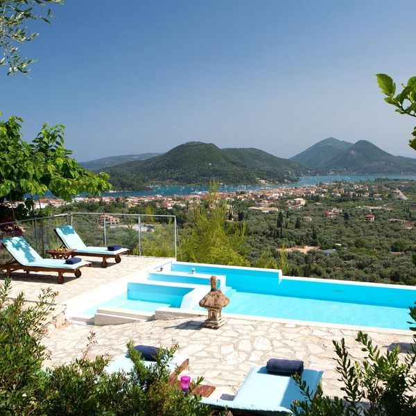 Luxury villa overlooking the sea with private pool-Villa Lily