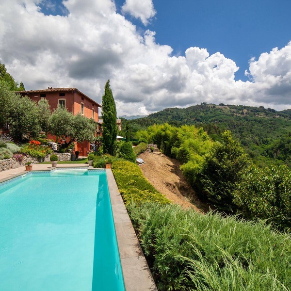 Luxury Villa, Private Pool, Views, Barga, Tuscany. 3 ensuite Bedrooms