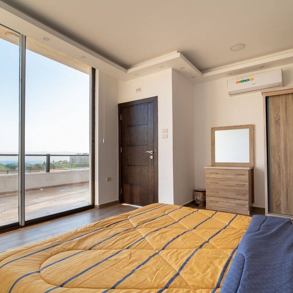 Luxury villa with direct view of the Dead Sea
