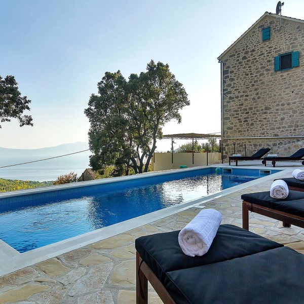 Luxury villa with private pool. Sea view, space for 8 people