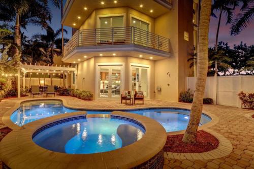 Luxury villa wpool rooftop bar fire pit