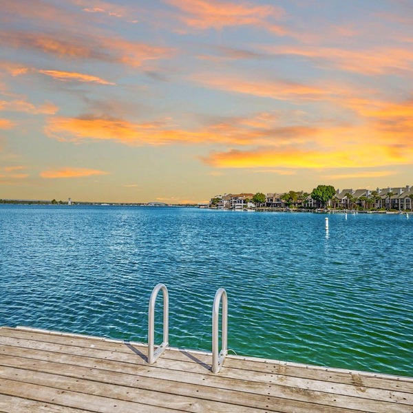 Luxury Waterfront Condo W/pool & Views!