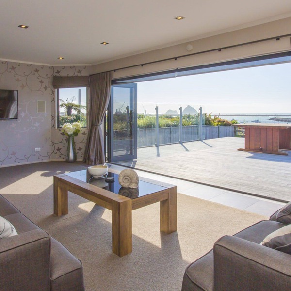 Luxury Waterfront Escape in New Plymouth