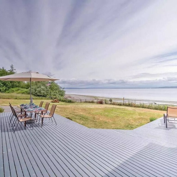 Luxury Waterfront Home w/Pool on the Puget Sound!