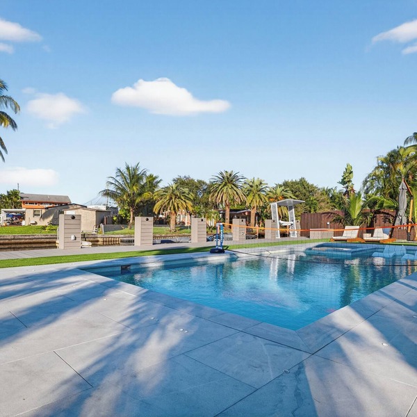 Luxury Waterfront Villa Heated Pool & Private Dock