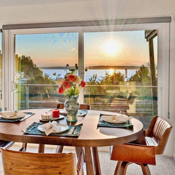 Luxury Waterview Home l Work-Friendly Retreat