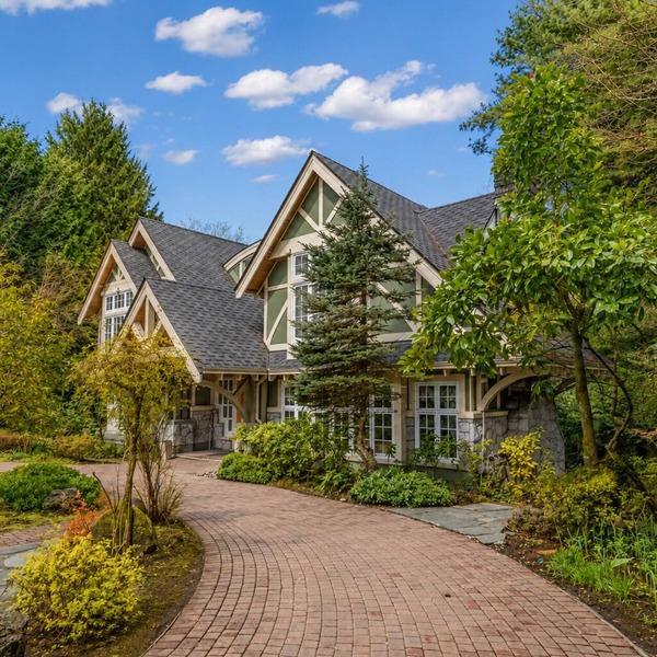 Luxury West Side Mansion | Garden Retreat 5 min to Downtown