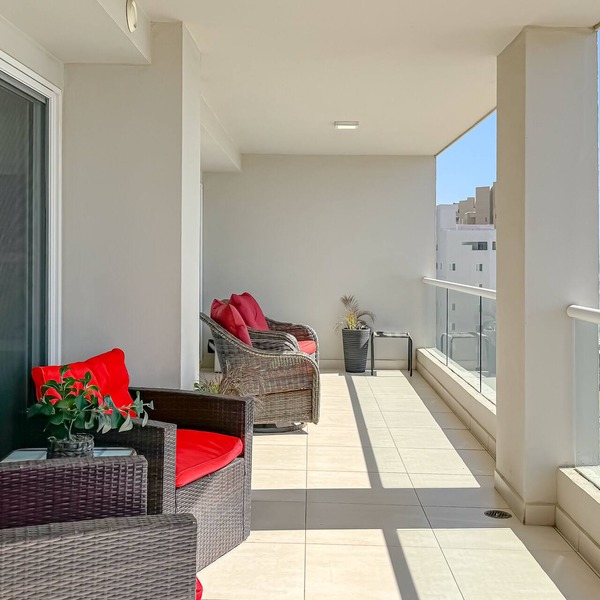 LuxuryPenthouse-Jolla Excellence-Indoorpool&Beach