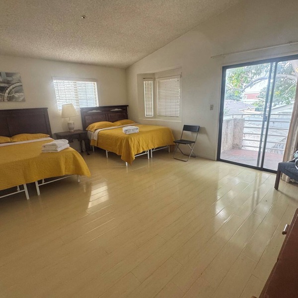 M3-Spacious 4-bedroom villa in awesome Alhambra with WiFi, AC