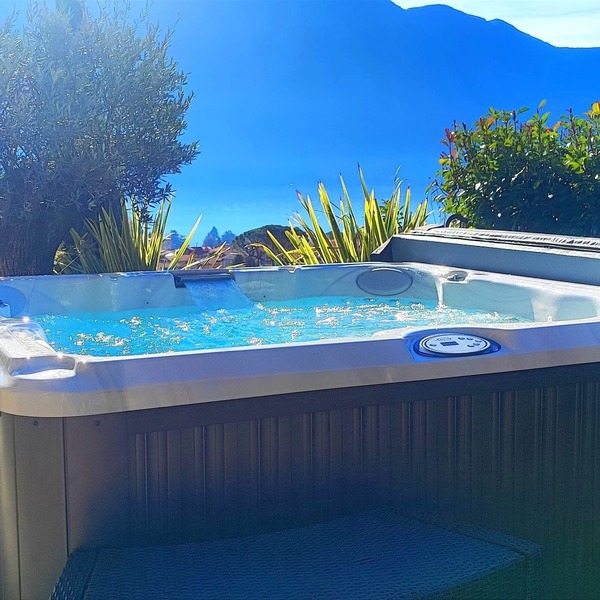 Magic Garden-Pool & Jacuzzi and amazing Lake Como view