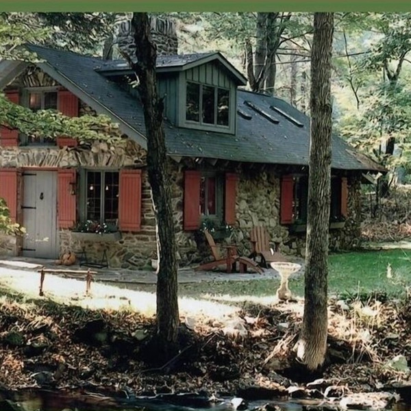 Magical Cottage at the Governor's Retreat on Dingmans Creek