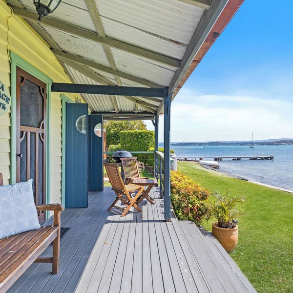Magical Private Waterfront Iona Cottage