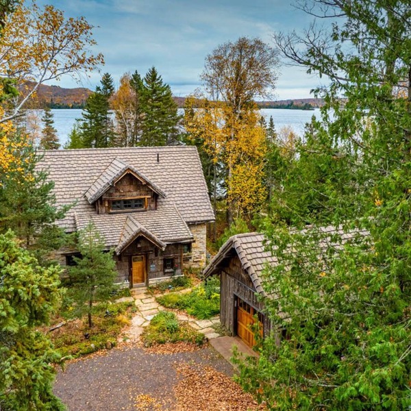 Magical, stunning, secluded retreat on idyllic Lake Medora!