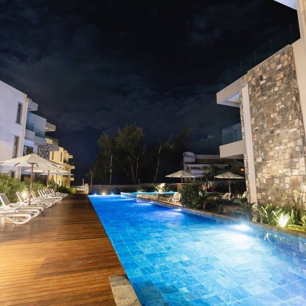 Magnificent 3-bedroom flat right on the water.