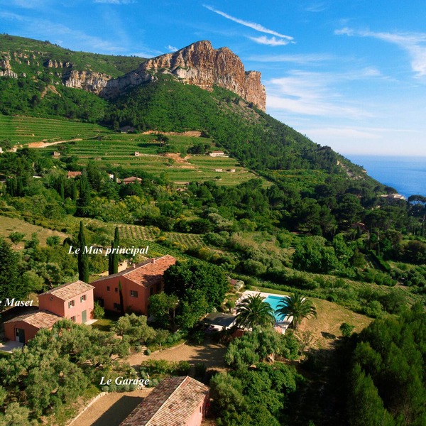 Magnificent ancient farm that has been reformed. Exceptional location in Cassis