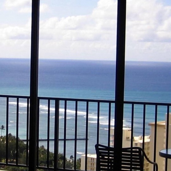 Magnificent Ocean View Penthouse, FREE PARKING- Pool renovation until May 18th