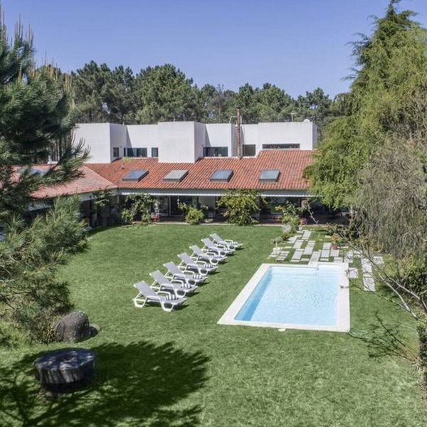 Magnificent Aroeira Villa | 6 Bedrooms | Pool Table | Private Pool