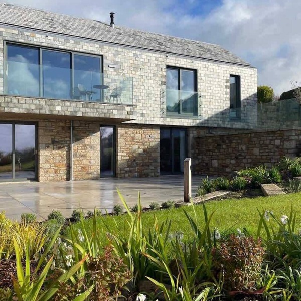 Magnificent South Coast Cornish Retreat by the Sea