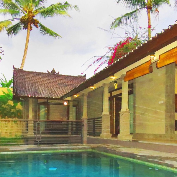 Magnificent, tranquil, SECLUDED 2+2 villa on the very edge of the rain forest!