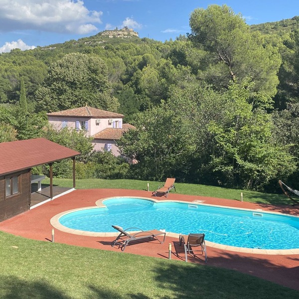 Magnificent villa for 12 with pool and jacuzzi in Provence