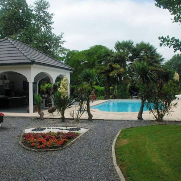 Magnificent villa with swimming pool and petanque court