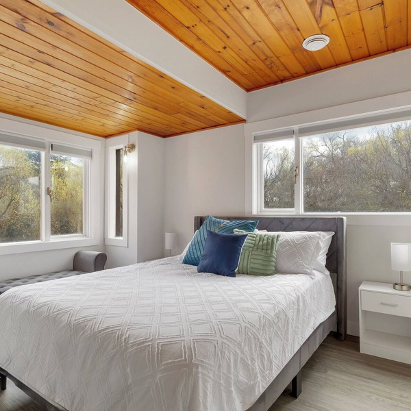 Main House - Spacious Modern Retreat w/Wood Accents - Sleeps 12