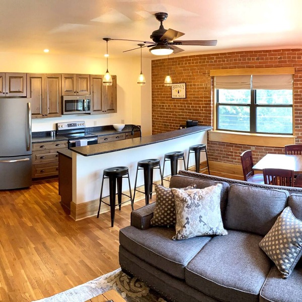 Main Street Retreats 103 Brand New Downtown Apt 103