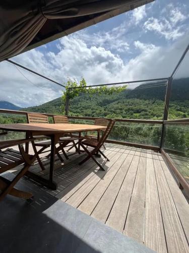 Maison chaleureuse à Saint-Aventin avec jardin et vue montagne