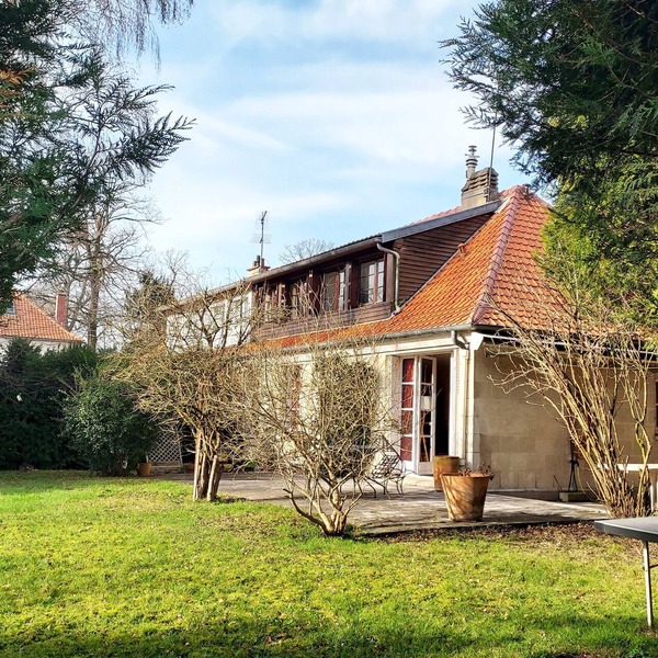 Maison Dans Parc Privé