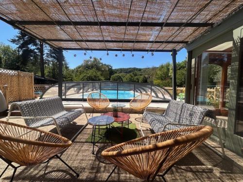 Maison de campagne avec piscine au bord de l'Eure 1h de Paris