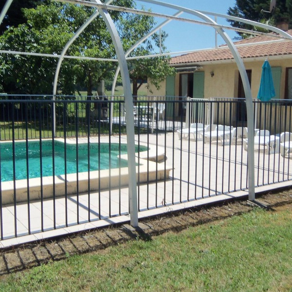 Maison de campagne dans parc clorturé avec piscine et spa privé