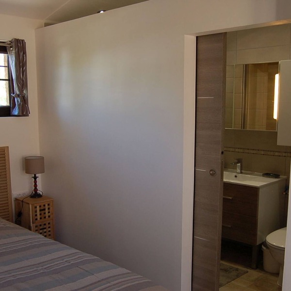 Maisonette in large garden 5 minutes walk from the beach Le Piéguière