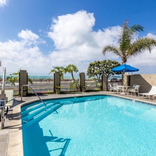 Make Your Trip More Enjoyable! 2 Relaxing Units, Free Parking, Outdoor Pool