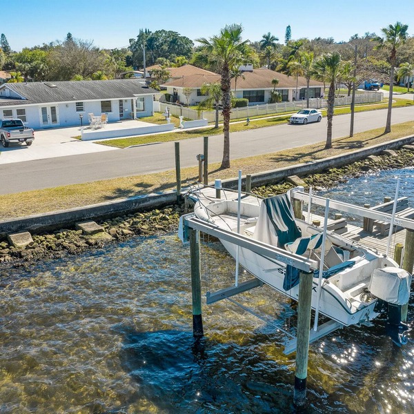 Manatee River Paradise with pool and dock awaits you!