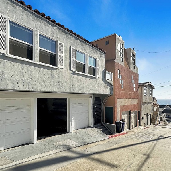 MANHATTAN BEACH Peaceful 2 bedroom steps to the beach