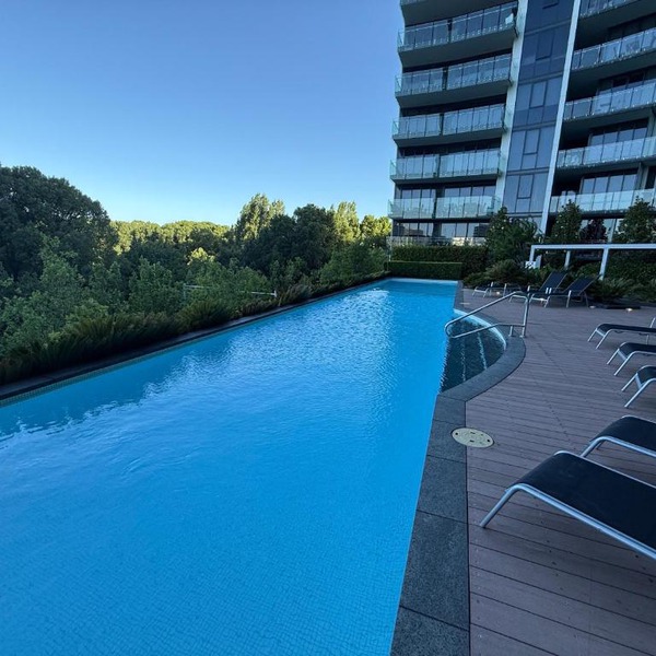 Manhattan Luxe Views L14 Pool Spa Gym 1BR 1 Bath 1 Secure Parking Central City