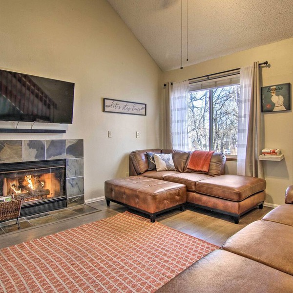 Manitou Springs Escape w/A/C & Private Deck!