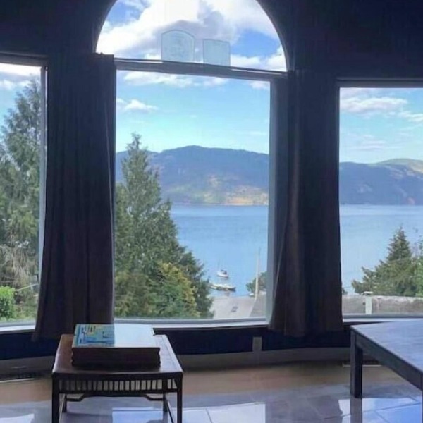 Maple Bay with ocean view and beach close by. Message host for Snowbird stays