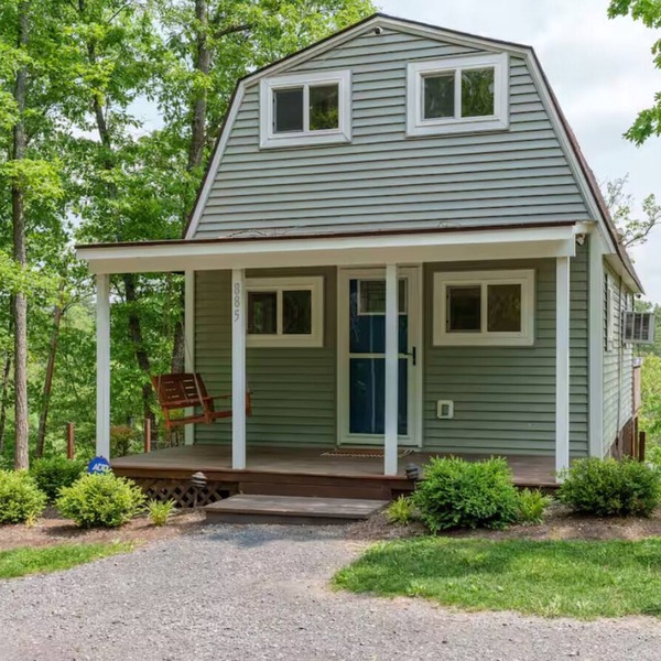 Maple Cottage - Cheery Ridgetop Home in Mt Jackson, 3 Acres and Mtn Views