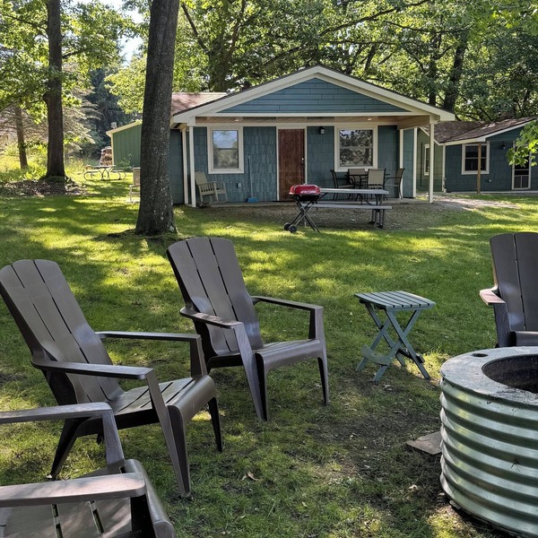 MAPLE COTTAGE - Lakefront on Thayer Lake in Alden with WiFi, AC