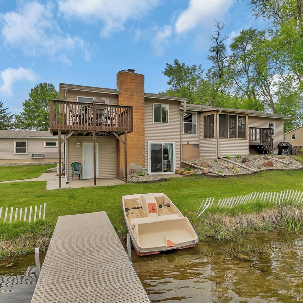 Maple Hill Resort "Waters Edge" 1 Hour from Mpls on Clearwater and Grass Lake