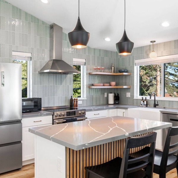 Maple Leaf Retreat |2BD 3B| Garage Parking
