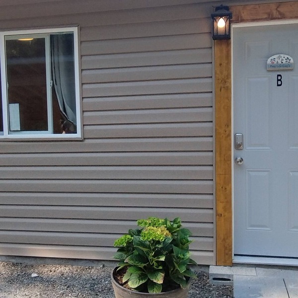 Maple Ridge vacation cabin B