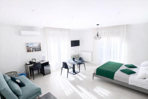 Maqueda Suites