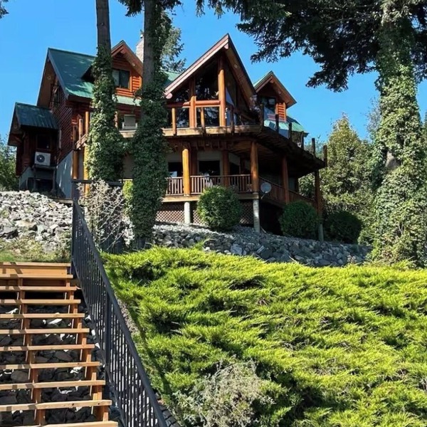 Mara Lakefront Getaway — A Year-Round Mountain Retreat