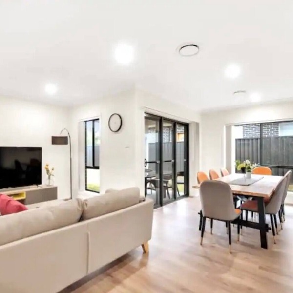 Maraylya Affordable Modern 7 Br Home + Parking