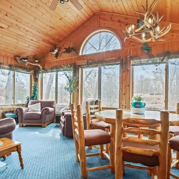 Marina Way Getaway - 3-bedroom Cabin near Garrison